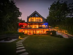 EINZIGARTIGE DESIGN-IKONE IN EXKLUSIVER SEELAGE AM WÖRTHERSEE