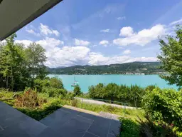 Grundstück mit Altbestand, wunderschönem Wörthersee-Blick und charmanten Seezugang