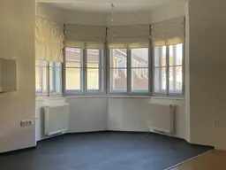 Attraktive Bürofläche in der Innenstadt mit Blick auf das Glockenspiel und den Uhrturm
