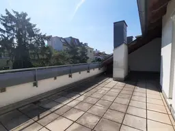 RUHELAGE MIT BALKON UND GROSSER DACHTERRASSE - wenige Gehminuten zum Bahnhof