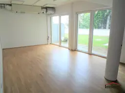 Geräumige Bürofläche (auch teilbar) mit Terrasse in zentraler Lage!