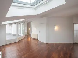 3 Zimmer-DG-Wohnung mit 2 hofseitigen Terrassen nahe Oper