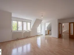** Top gepflegte 4 Zimmer Dachgeschoss Wohnung mit Alleinutzung 3er hofseitigen Terrassen - Maisonette Wohnung - Nähe Bahnhof Gersthof ** ab sofort **