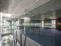 Modernes Bürogebäude - mehrere Räumlichkeiten - rd. 250m² - gute öffentliche Anbindung - ab sofort
