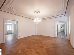 Unbefristet: außergewöhnliches Zuhause für Menschen, die viel Raum brauchen – für Wohnen, Arbeiten, Gäste und Rückzug! Innenhofterrasse | WG-geeignet | zentrumsnah.