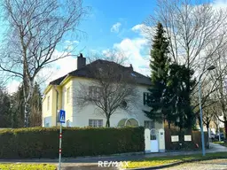 Große Villa nahe Roter Berg