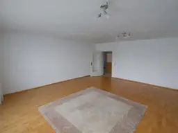 Sonniges 3‑Zimmer‑Dachgeschoss mit Loggia &amp; Stellplatz – sofort einziehen &amp; wohlfühlen