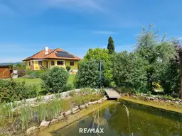 Charmanter Bungalow mit großem Garten, Photovoltaik &amp; Teichanlage