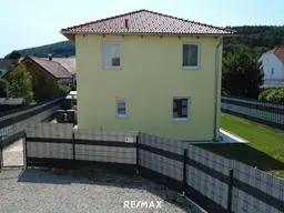 Modernes Einfamilienhaus mit Garten und Terrasse – perfekt für Familien!