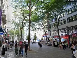 Top Lage, großes Potential, stark frequentiertes Geschäftslokal auf der Mariahilferstraße ab sofort anzumieten!