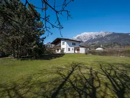 Einfamilienhaus mit großem Grundstück