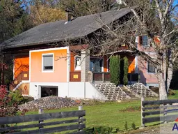 Familienhaus mit großem Grundstück in sonniger Lage!