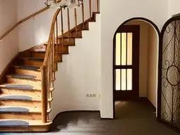 Altbaujuwel mit besonderem Charme, großem Grundstück und mit toller Aussicht!