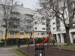 Schöne geräumige 3-Zimmer-Wohnung mit Loggia Nähe Donaukanal, U4 u U6 ! Voll möbliert - Koffer packen und einziehen !!