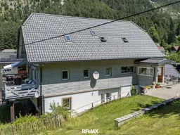 chaletartige Wohnung mit riesigem Garten, beinahe ein ganzes Haus