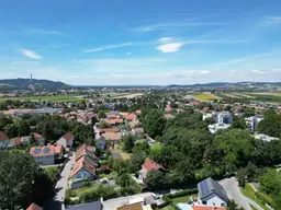 Top! Schönes attraktives zentrales Grundstück mit Bestandshaus in Bisamberg! Vielseitige Nutzungsmöglichkeiten!