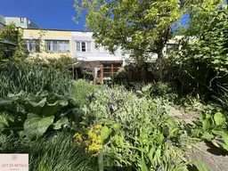 Gut geschnittenes Reihenhaus im Split-Level mit blühendem Garten - Gumpoldskirchen