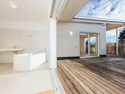 PENTHOUSE I XXL-TERRASSE I OFFENES BADEZIMMER I CARPORT I 2 BÄDER I SEHR HELL I