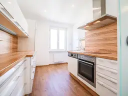 5. STOCK MIT LIFT I DAN KÜCHE I MODERN SANIERT I BADEWANNE I WG TAUGLICH I HAUSTIERE WILLKOMMEN I SEHR HELL I ZENTRALE LAGE BEI HAUPTBAHNHOF I PROJEKT WOHNEN