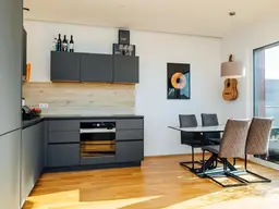 SMART-LIVING I STYLISCHES PENTHOUSE I KLIMA I SONNENTERRASSE I OFFENE DESIGN-KÜCHE I ELEGANTES BAD MIT REGENDUSCHE I