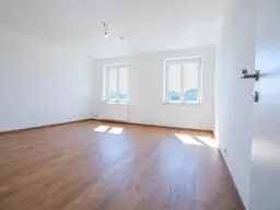 5. STOCK MIT LIFT I DAN KÜCHE I MODERN SANIERT I BADEWANNE I WG TAUGLICH I HAUSTIERE WILLKOMMEN I SEHR HELL I ZENTRALE LAGE BEI HAUPTBAHNHOF I PROJEKT WOHNEN