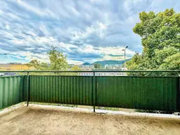 BALKON I ZENTRALE LAGE I MODERNER GRUNDRISS I BADEWANNE I SEHR HELL I 2. OG MIT LIFT I KFZ-CARPORT I SANIERUNGSPOTENTIAL I 3 ZIMMER I PROJEKT WOHNEN I