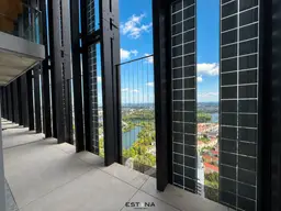 A Residence Above All - Architektonische Eleganz trifft auf eine umlaufende Loggia mit beeindruckender Fernsicht