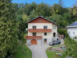 Einfamilienhaus in Kremsmünster mit Pool, Terrassen, Balkon &amp; Doppelgarage!