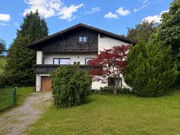 Einfamilienhaus mit Potenzial in St. Ulrich – große Grundstücksfläche, Fernblick und Handlungsbedarf