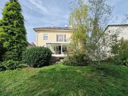 15 Min. von Wiener Stadtgrenze; geräumiges GROSSFAMILIENHAUS mit großem Garten in Ruhelage!