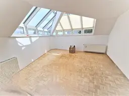 HELLE DACHGESCHOSS-MAISONETTE in bester Stammersdorfer RUHELAGE beim MARCHFELDKANAL!