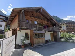 Schmuckes Einfamilienwohnhaus im typischen Tiroler Stil in Schlitters / Zillertal