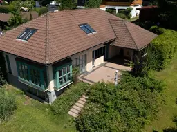 Familienfreundliches Wohnhaus mit Gartenidylle in Bergstetten