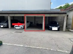 Großer überdachter Parkplatz in 1110 Wien verfügbar