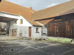Bauernhof in ruhiger, verträumter Ortschaft