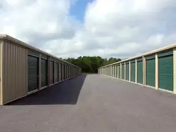 NEU! Moderner Logistikstandort – A9 Autobahnausfahrt - Lagerhallen nach ökologischen Gesichtspunkten - TOP LAGE!