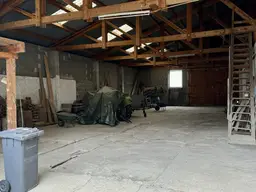 Ortsrandlage Bauernhof mit 2 großen Hallen