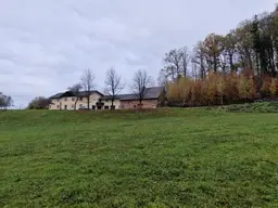 Haus mit 1,7 ha landwirtschaftlicher Nutzfläche und Quellwasser