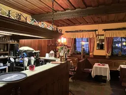 WIE DAMALS! Uriger Charm in altösterreichischem Gasthof in wunderschöner Zentrumslage! Anlageobjekt, Vermietet!