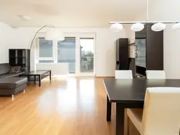 Moderne Wohnung mit Loggia, DAN Einbauküche und Solarenergie