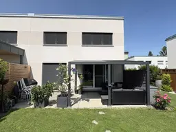 STRAHLEND IN DEN SOMMER! POOL, Garten, Terrasse! Wohnraumkühlung! PV-Anlage!