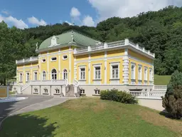 Starkes Statement 857m2 Nutzfläche – Architektenhaus mit Garage Büro Terrassen bei Krems