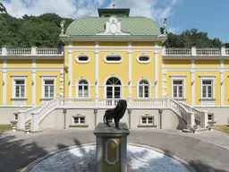 Starkes Statement 857m2 Nutzfläche – Architektenhaus mit Garage Büro Terrassen bei Krems