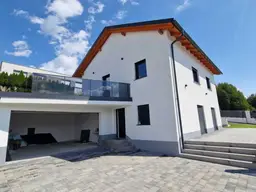 Wohnhaus rund 141 m² + Doppel Garage 35 m2