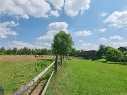 Pferdeparadies mit Reithalle