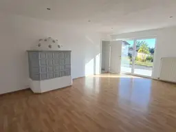 Barrierefreie Terrassenwohnung mit Garage / leicht Renovierungsbedürftig