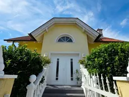 Wohnen mit Stil – Exklusives Einfamilienhaus mit traumhaftem Garten