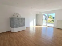 Barrierefreie Terrassenwohnung mit Garage / leicht Renovierungsbedürftig
