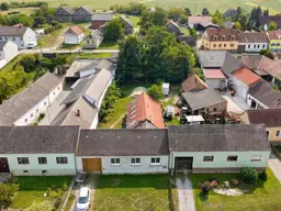 Großzügiges Einfamilienhaus mit überdachtem Pool und traumhaftem Garten in Loidesthal ! 1284m2 Grundstück !