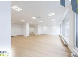 Generalsaniertes KLIMATISIERTES Büro mit Blick auf die Landstraße und PARKPLATZ!